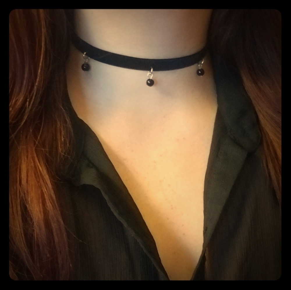 🌸 NEW Simple Bead Velvet Choker